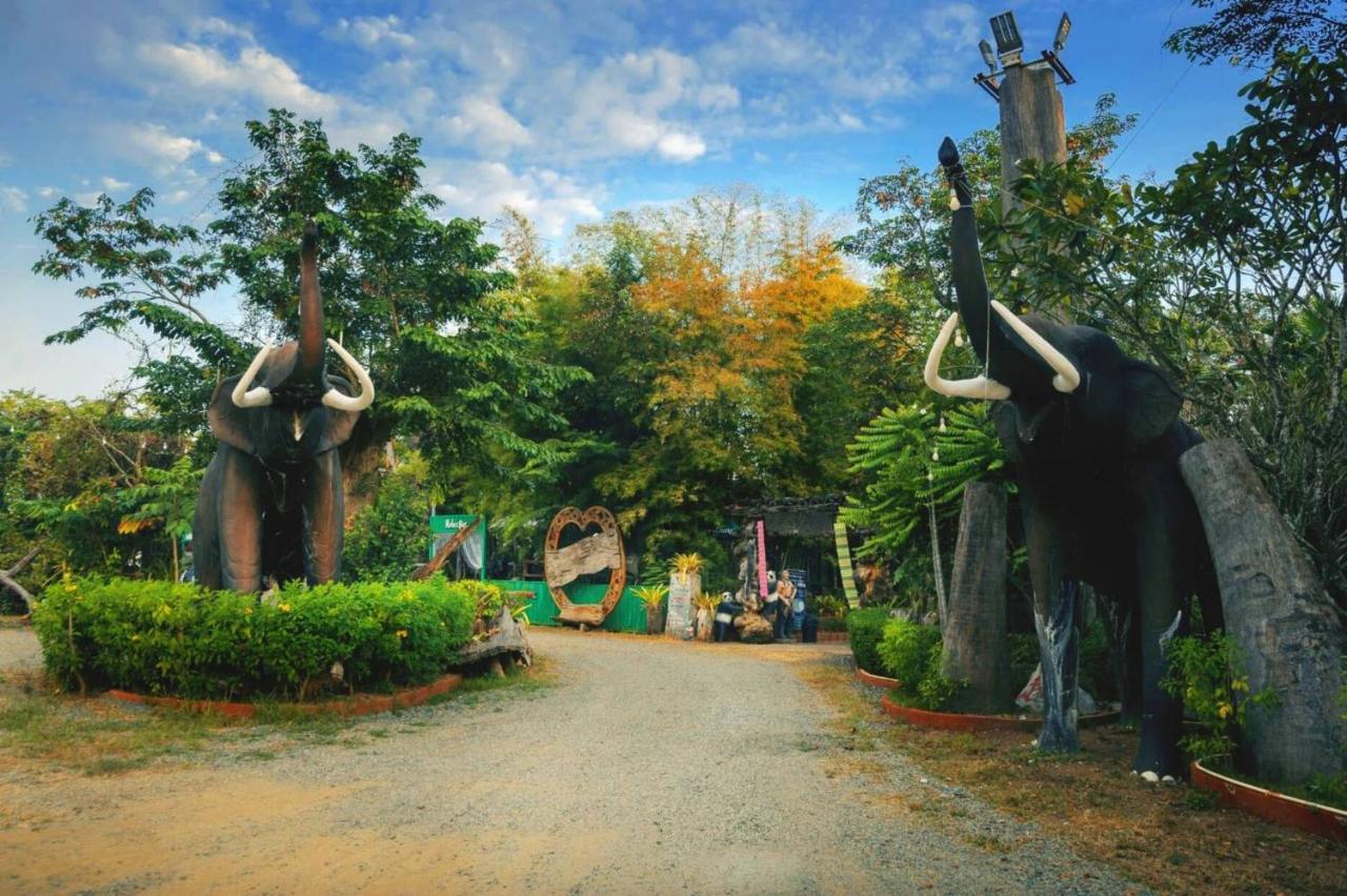 Denchai City Resort เด่นชัยซิตี้ รีสอร์ท Phrae Exterior photo