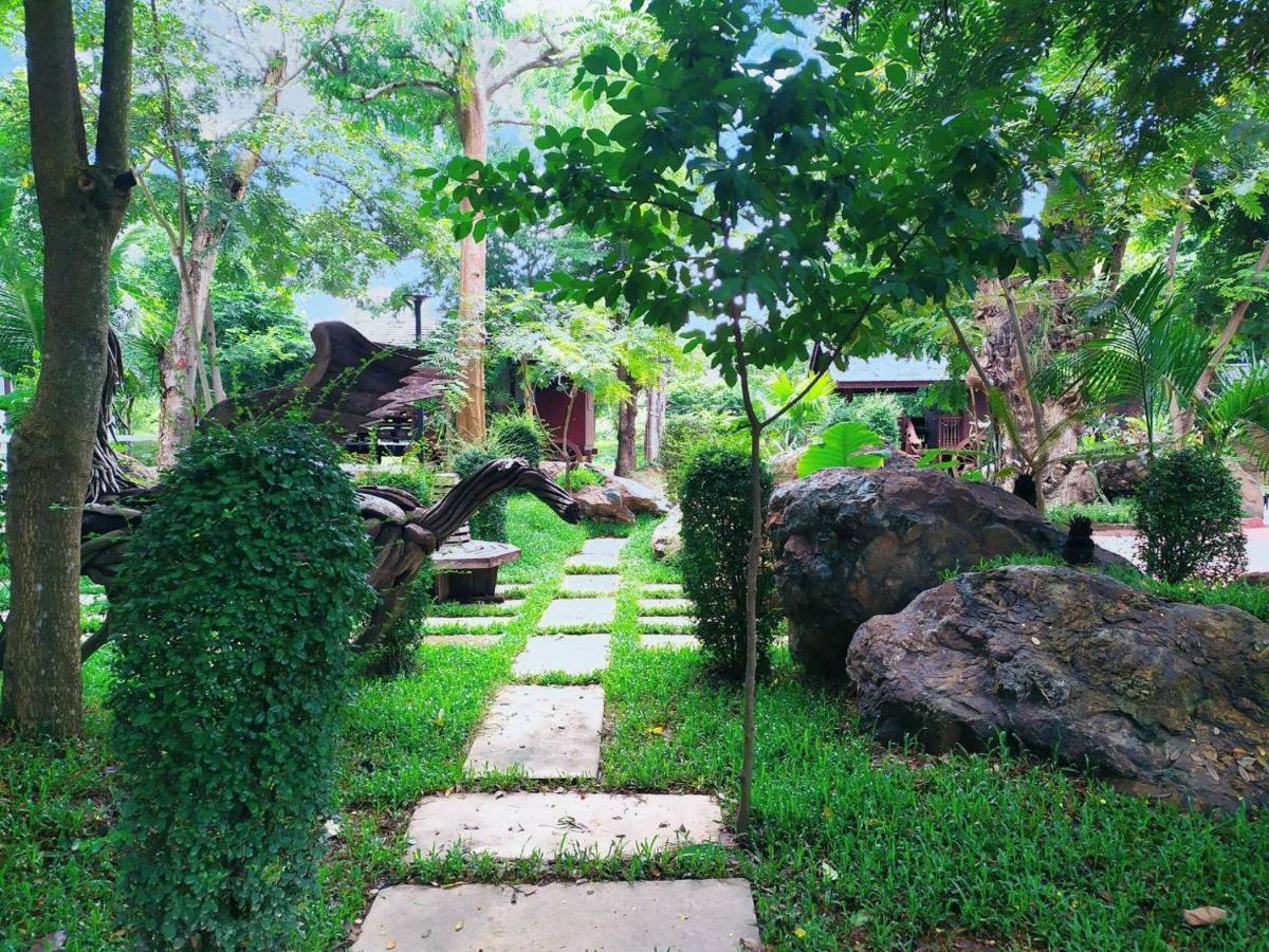 Denchai City Resort เด่นชัยซิตี้ รีสอร์ท Phrae Exterior photo