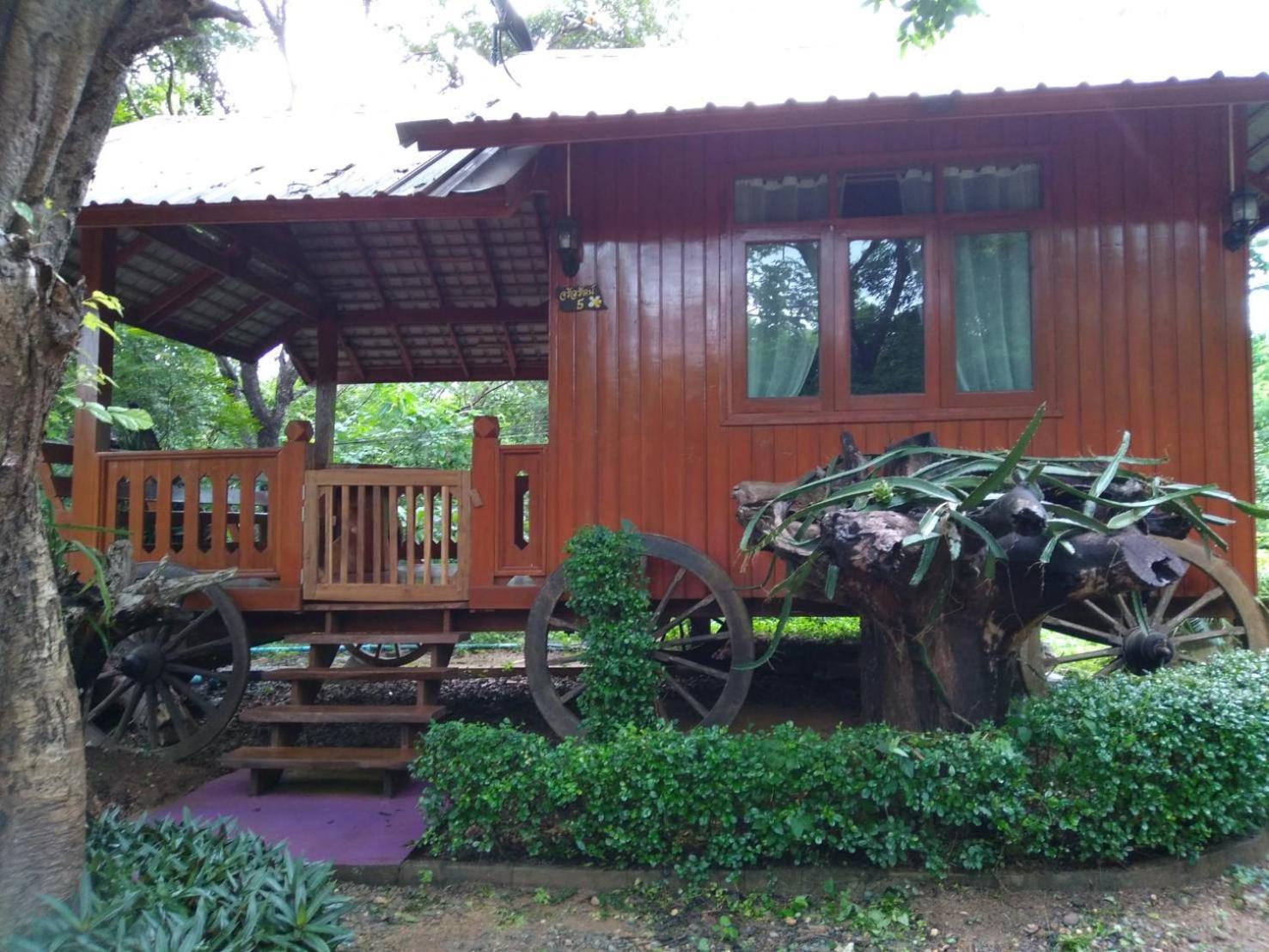 Denchai City Resort เด่นชัยซิตี้ รีสอร์ท Phrae Exterior photo